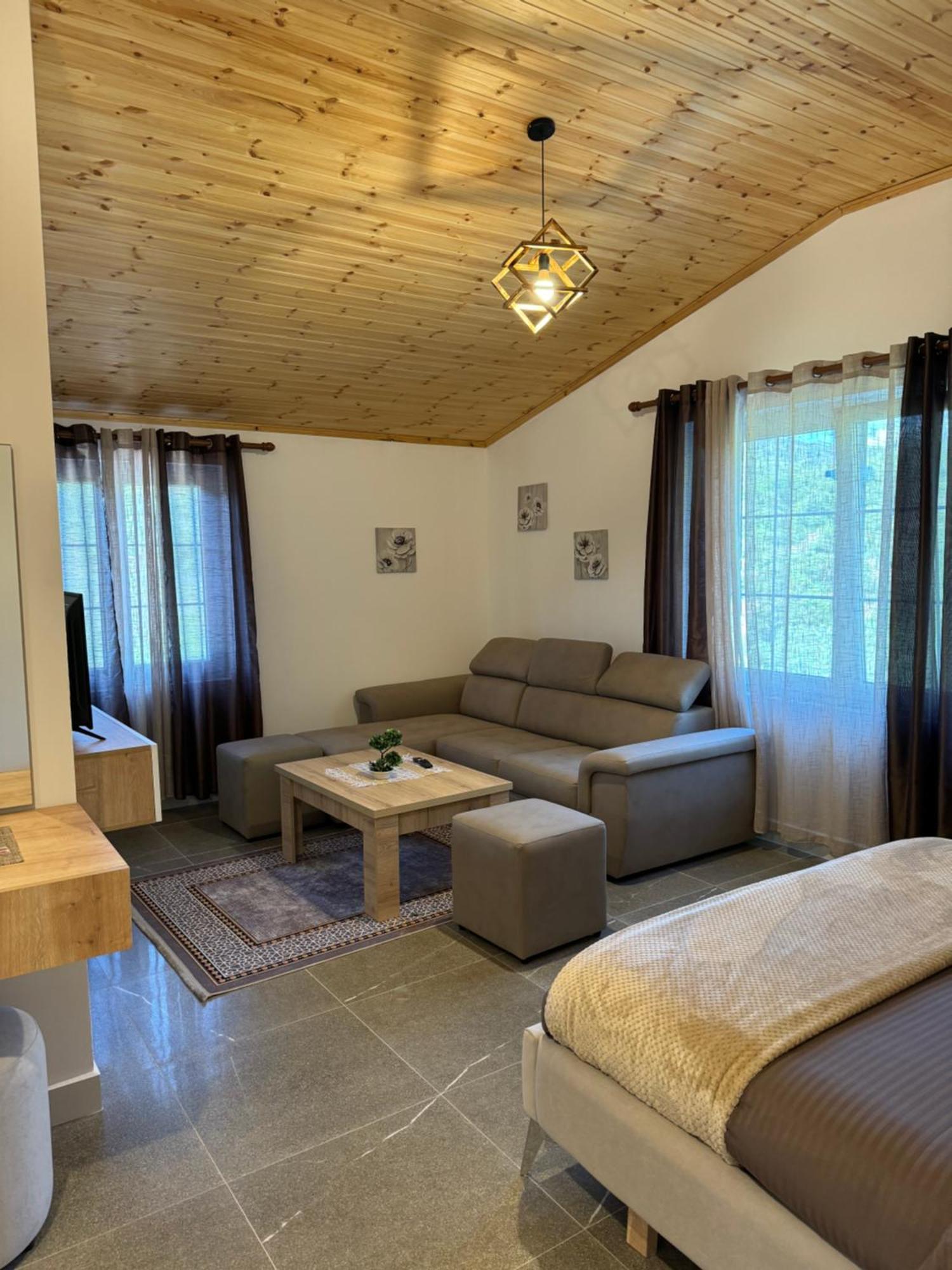 Qyteza Guest House & Camping Shkodër エクステリア 写真
