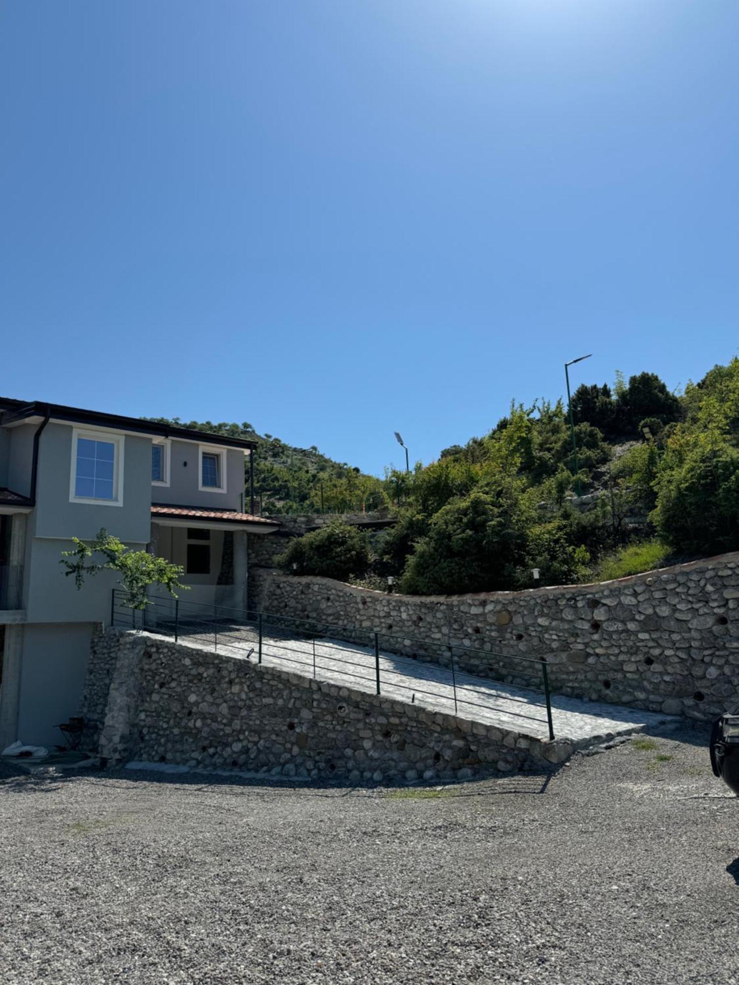 Qyteza Guest House & Camping Shkodër エクステリア 写真
