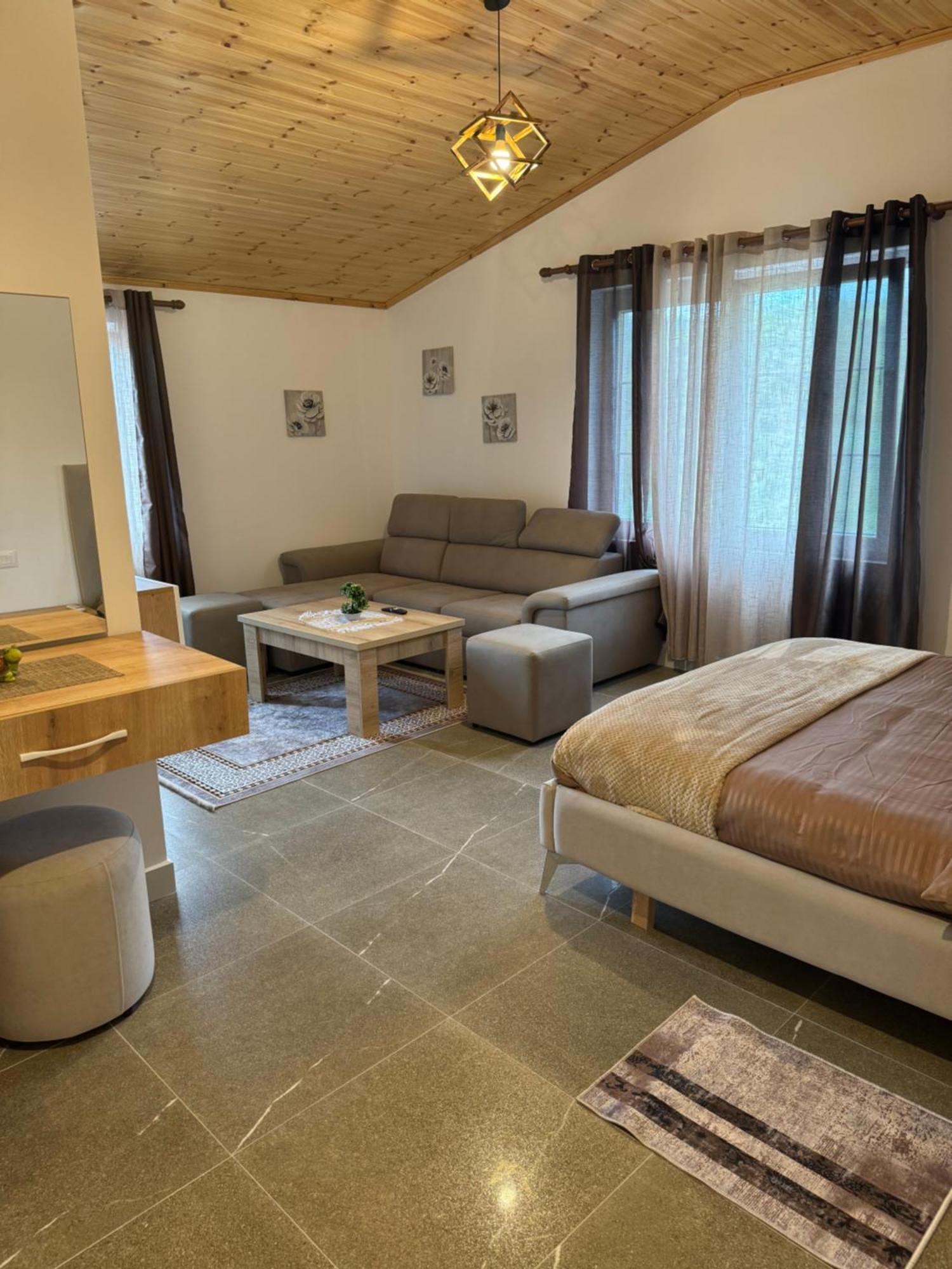 Qyteza Guest House & Camping Shkodër エクステリア 写真