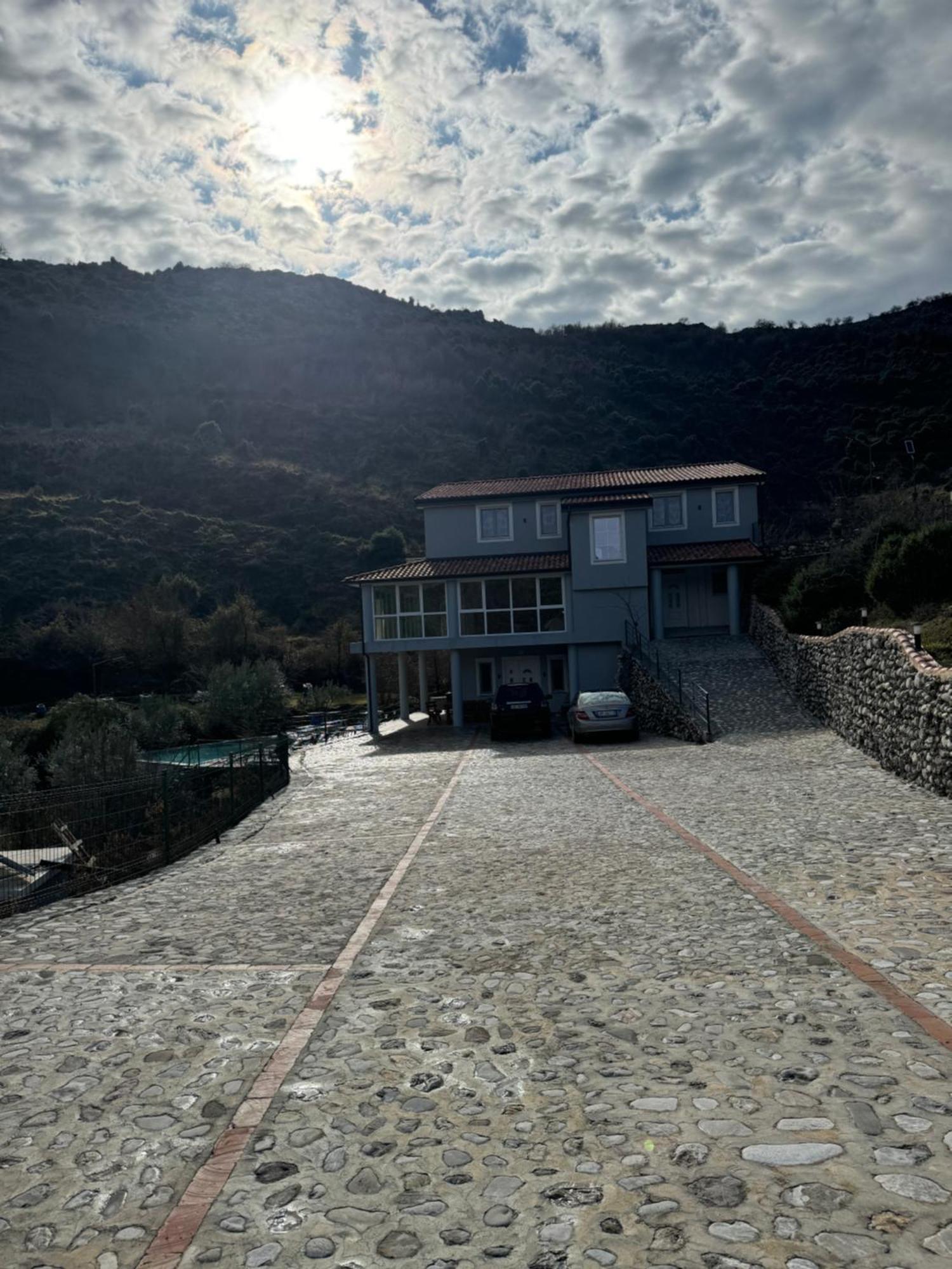 Qyteza Guest House & Camping Shkodër エクステリア 写真